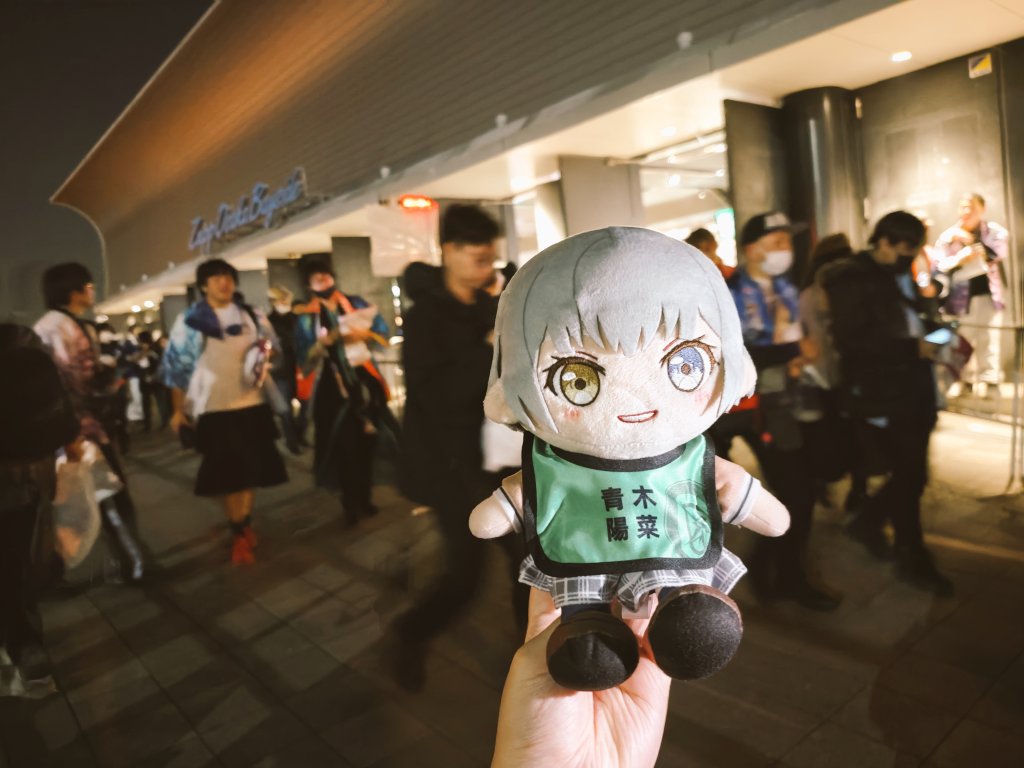weibu_ayym's tweet photo. 無事にRoselia参戦出来たのはありがとうございます！#Roselia
しかも急遽のライブ決定で土曜日の上海濃霧を回避出来て、今日の #虹ヶ咲 も参加出来ました。
ココロ込めて感謝！ https://t.co/mPG21zLCgx
