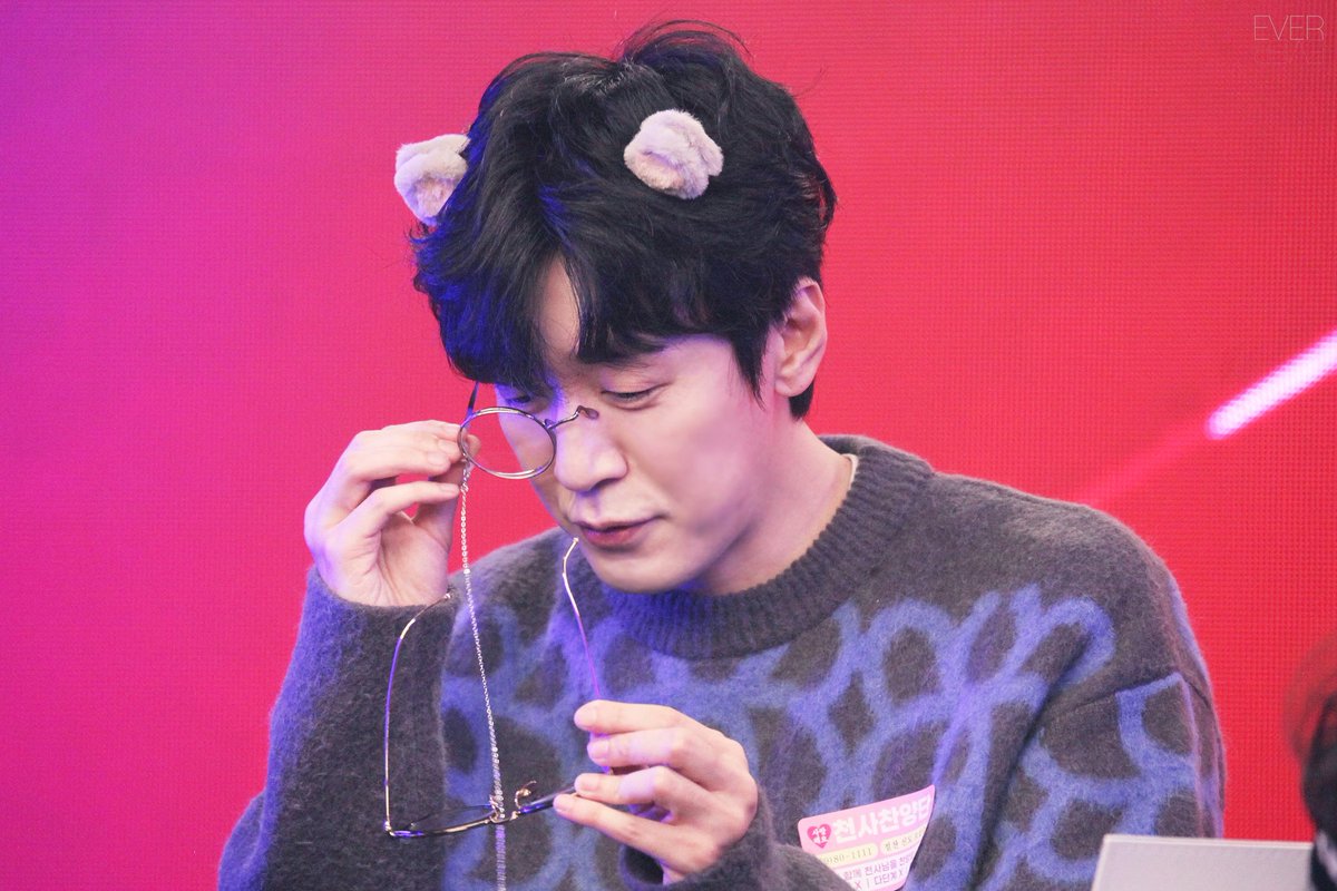 보리 지금 뾰족세모고양이에서
동글통냥이됐는데
보리아부지는 볼살추가돼냥이에서
프아코양이가됨...