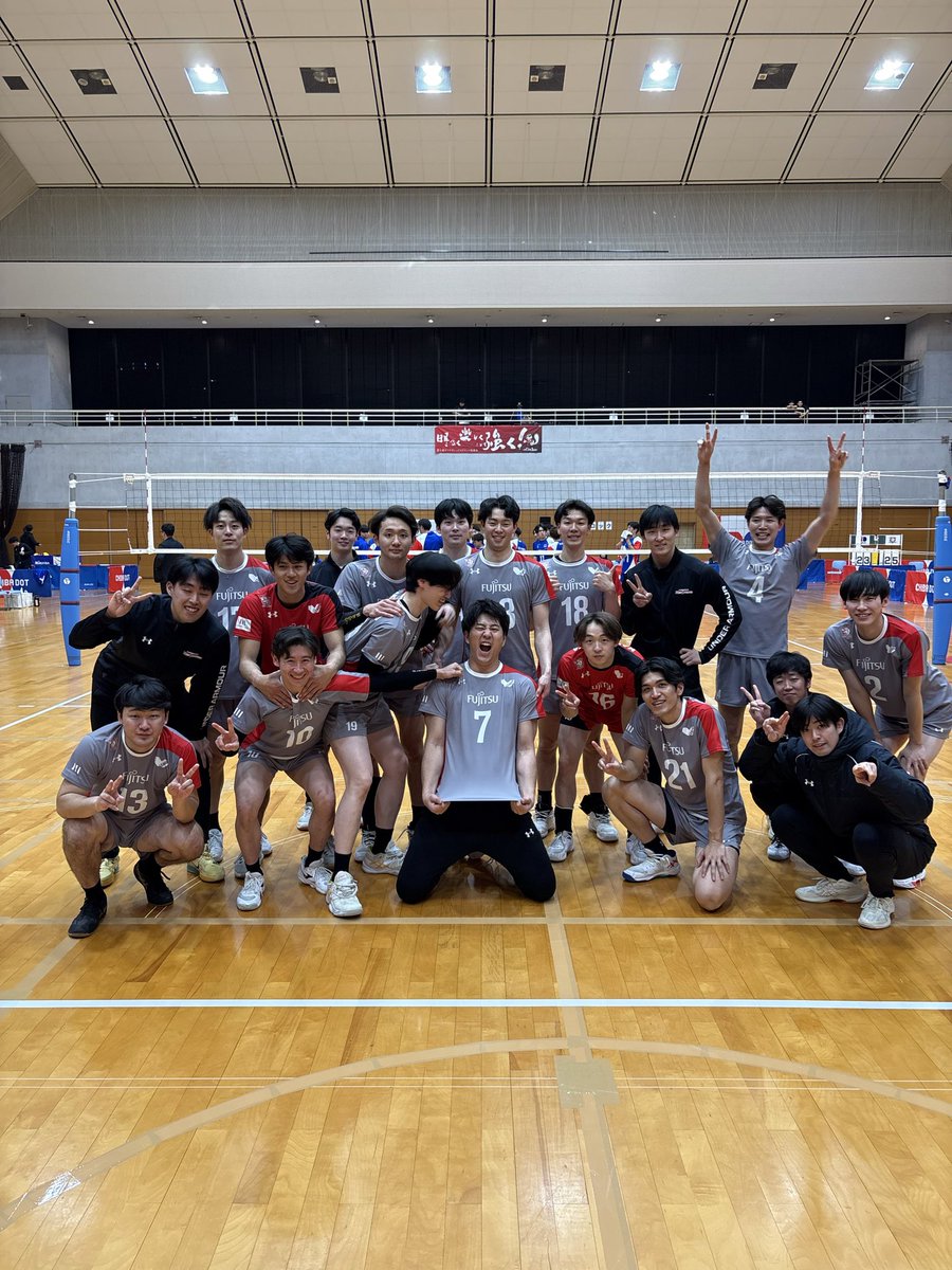 Fujitsu_volley's tweet image. 本日（1/17）の試合結果＞
#富士通カワサキレッドスピリッツ
千葉大会
VS #千葉ドット
セットカウント 3-0
WIN🏆

本日もたくさんの応援ありがとうございました！
明日も応援よろしくお願いいたします🔥