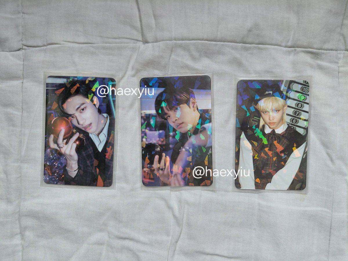 haexyiu's tweet photo. selling as set | take all for 600 php

— glitter photocards
— price is negotiable
— mop: payo | mod: flash exp

tags: wts lfb ph | skz stray kids hyunjin felix seungmin christmas evel glitter pc poca https://t.co/m9HGZn8ReL