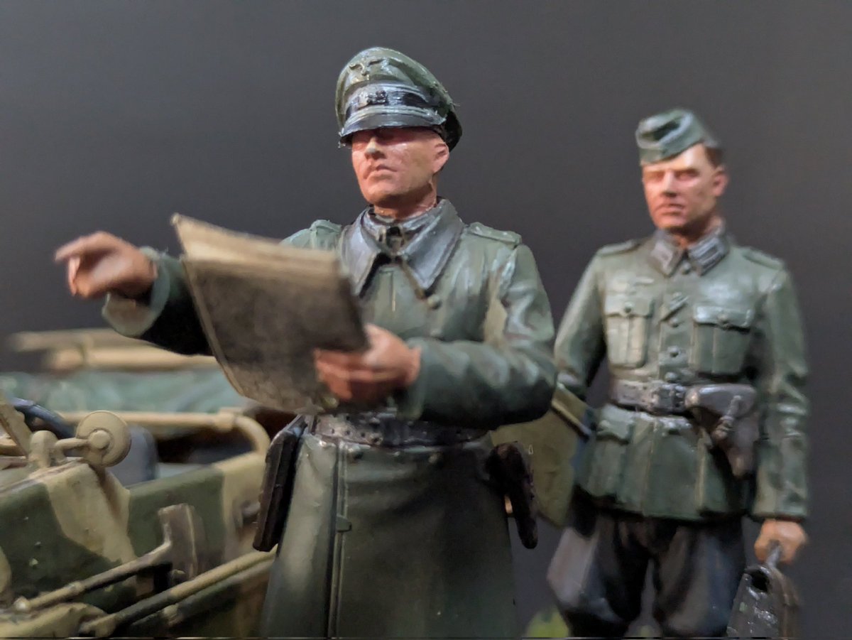 ヒーローホビーキット 1/35 シュビムワーゲン
完成しました。
タミヤの野戦士官セットと合わせてヴィネットにしてみました。
草表現に課題ありなので今後も頑張りたいと思います。
ちなみにシュビムワーゲンも別にタミヤのほうがクオリティ高そうです。