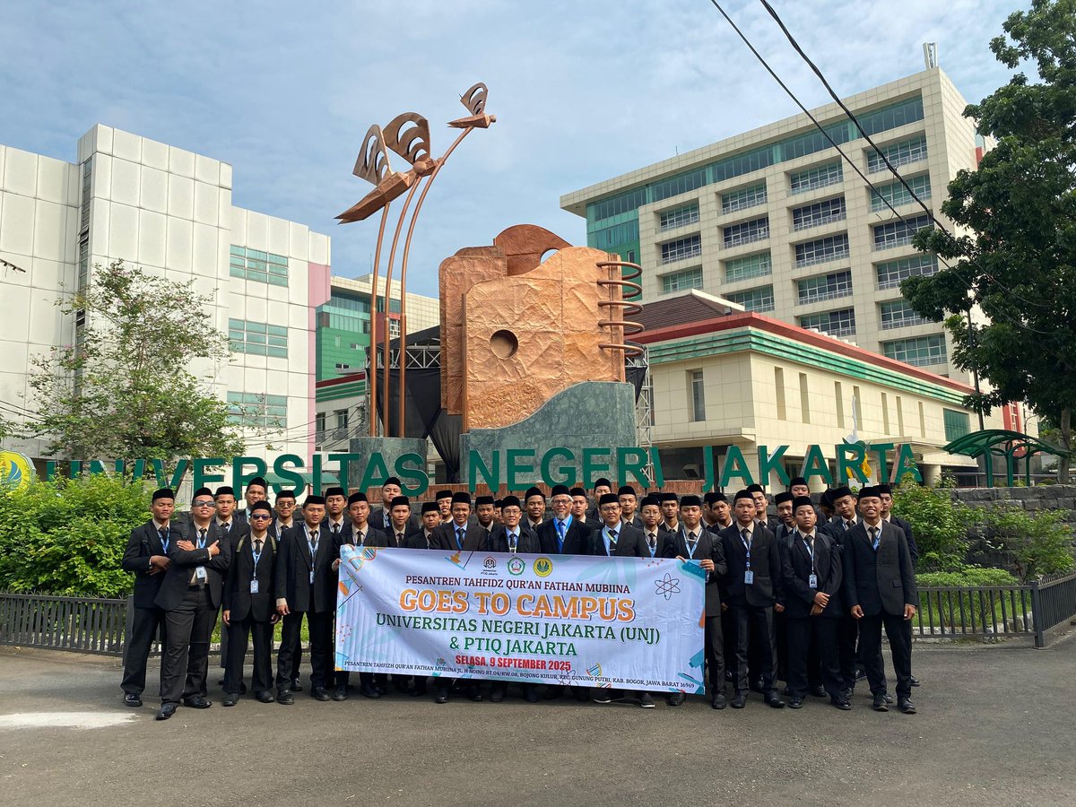 andreakhbar's tweet photo. Goes to campus 
#fathanmubiina #unj #gtc #ayokuliah #2025 https://t.co/sIeIfARzQy