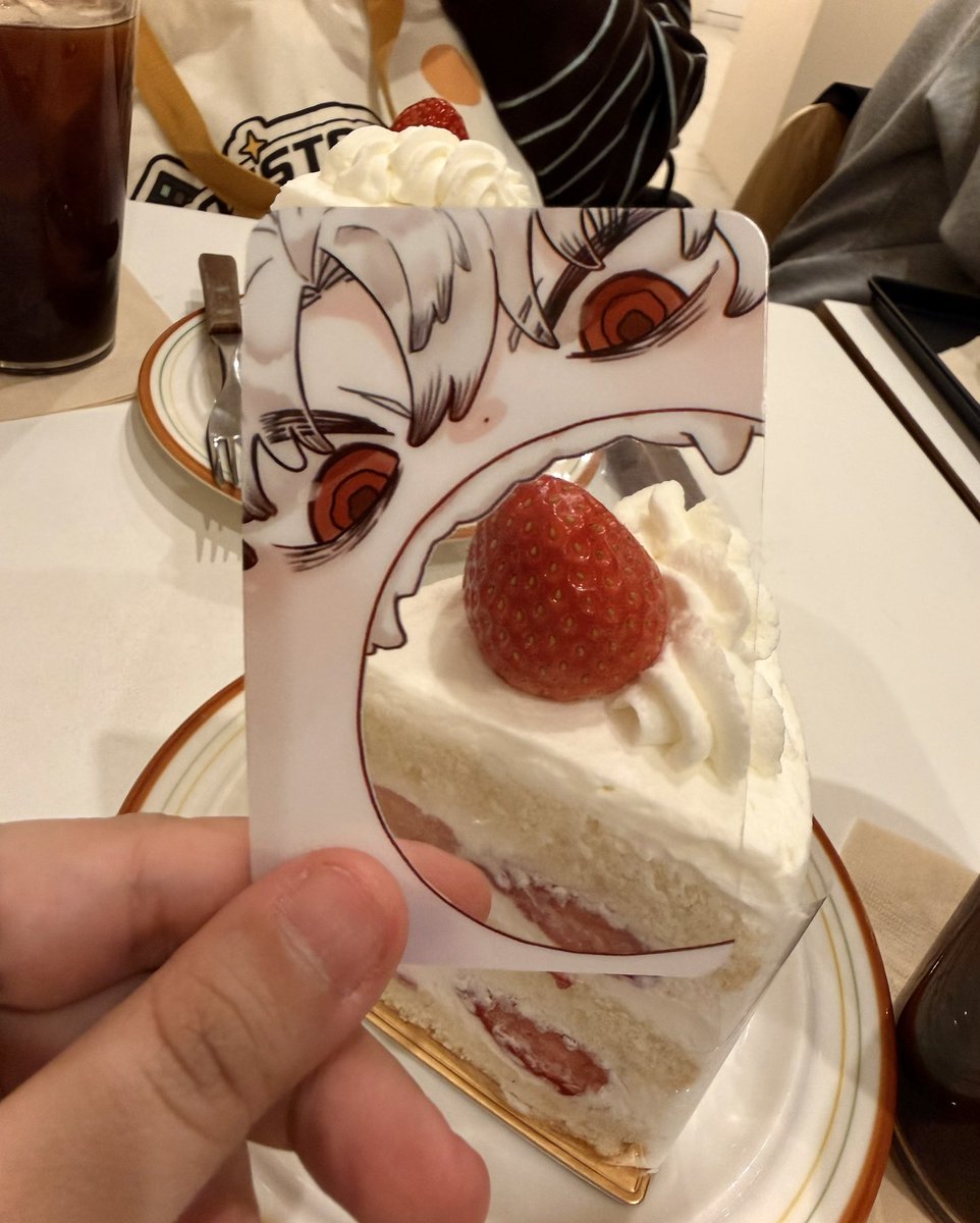 Ru_caffeine06's tweet image. 포카 활용하긔