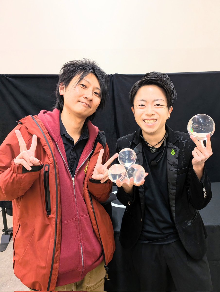 イオン上磯  クリスタルマジシャン ミシェル(<a href="/michel_orbs/">Michel(ミシェル)</a> ） さん   マジックショー 

久々にクリスタル🔮観た！
幻想的でキレイ✨

そして太吾さんの認知度高！
函館のマジシャンも来るって言ったら「…太吾さん？」てミシェルさんが😳

#函館マジシャン