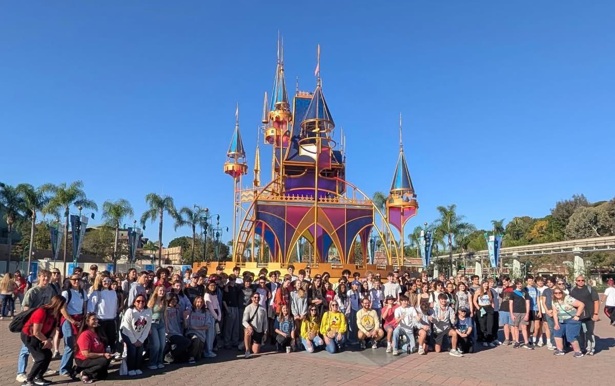 After arriving on 4 nighttime flights into two LA area airports, <a href="/BowieBand/">Bands of Bowie</a> is in the Golden State!  

Day 1: With temps of 80 degrees, the magic of Disneyland awaits!