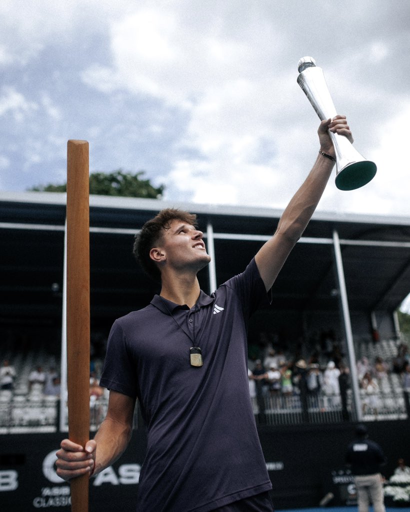 mensik_jakub_'s tweet image. Victory in New Zealand. Welcome to 2026. 🇳🇿🏆
#2nd #and #counting