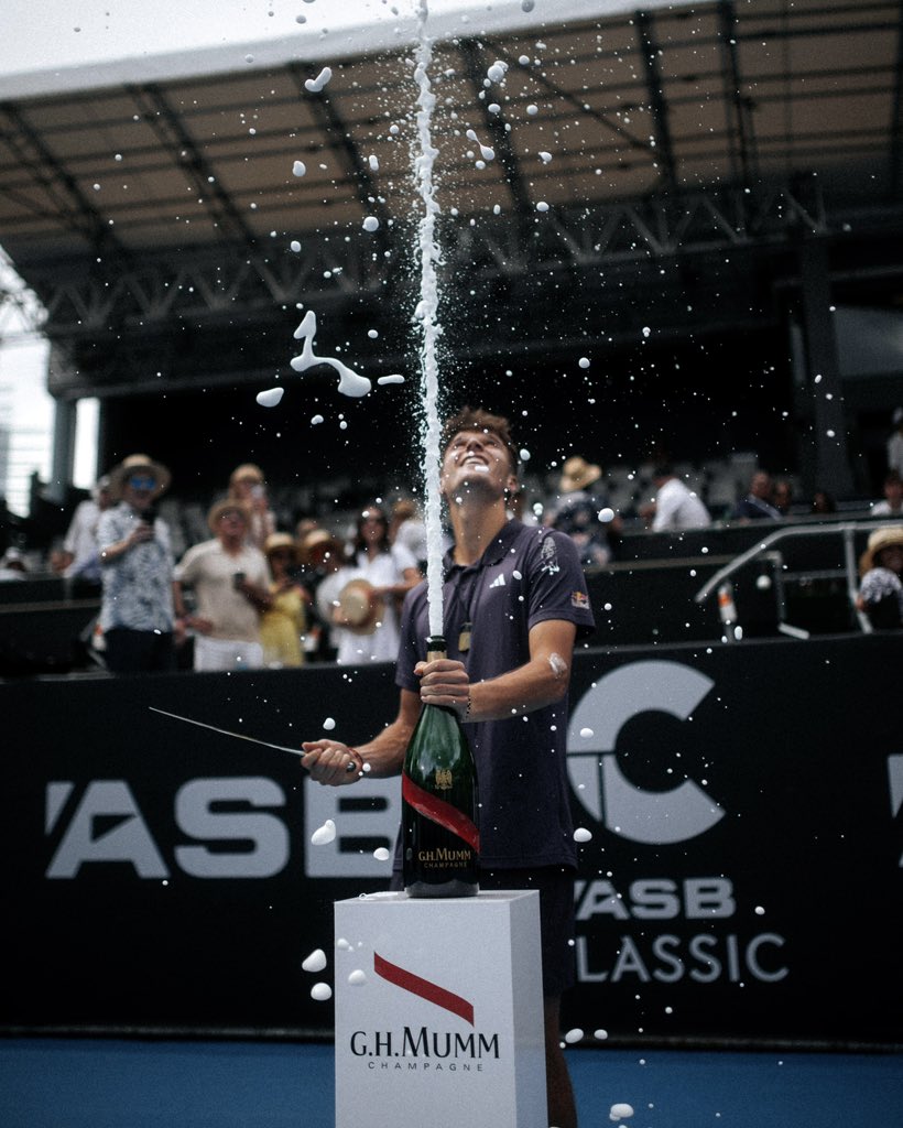 mensik_jakub_'s tweet image. Victory in New Zealand. Welcome to 2026. 🇳🇿🏆
#2nd #and #counting