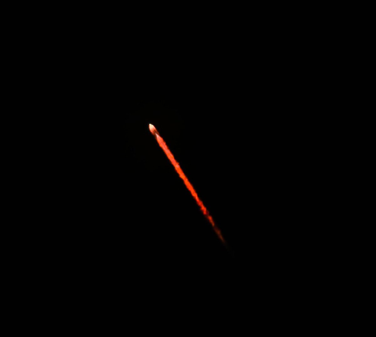 MrNeato's tweet photo. @BelenNBCLA @ShannaNBCLA @ChloeKoast @RickDickertWX @DavidNBCLA Just a few shots of the @SpaceX #NROL105 launch out of Vandenberg tonight.  Launch and #BoostbackBurn #ReturnToLaunchSite https://t.co/I8BWjlIrjQ