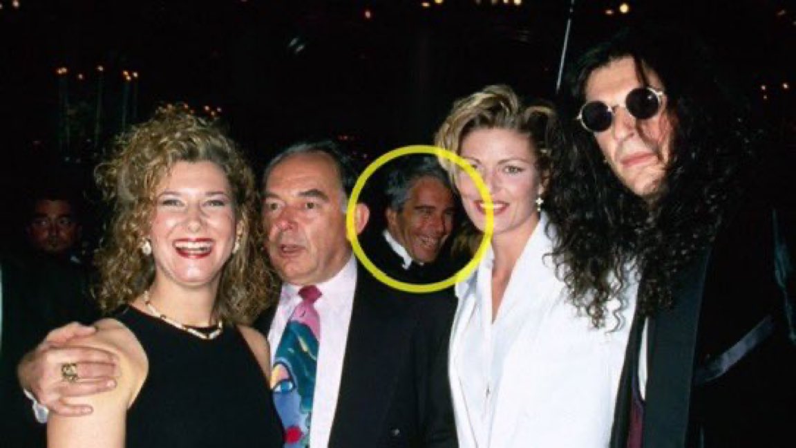 🇺🇸🇮🇱 Photos confirm that Jeffrey Epstein attended Donald Trump’s 1993 wedding to Marla Maples. 

No wonder he’s desperate to change the conversation.