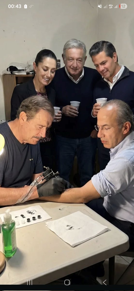 Qué dira la #IA ?  .... yo creo que el tatuaje diría dos cosas "aprendí" y "aprendan"....... <a href="/VicenteFoxQue/">Vicente Fox Quesada</a>  <a href="/FelipeCalderon/">Felipe Calderón 🇲🇽🇺🇦</a>