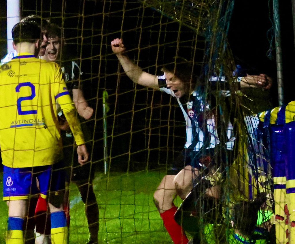 Josh Thomas tweet media