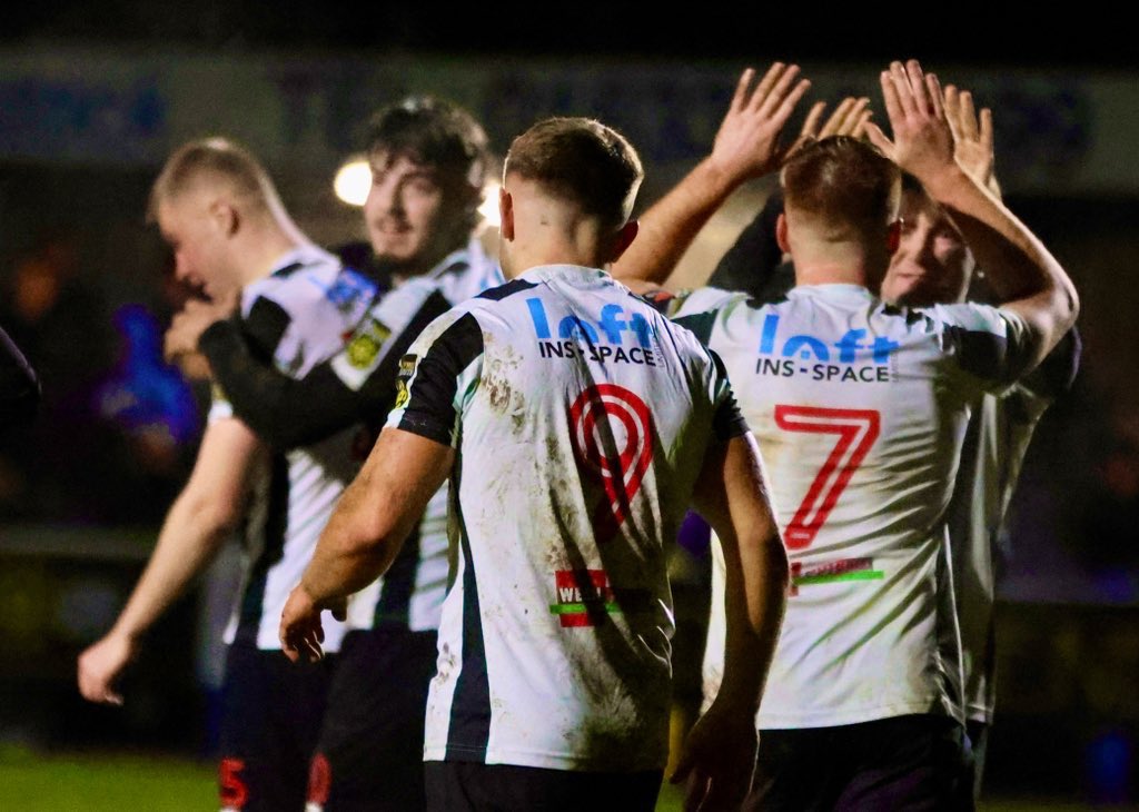 Josh Thomas tweet media