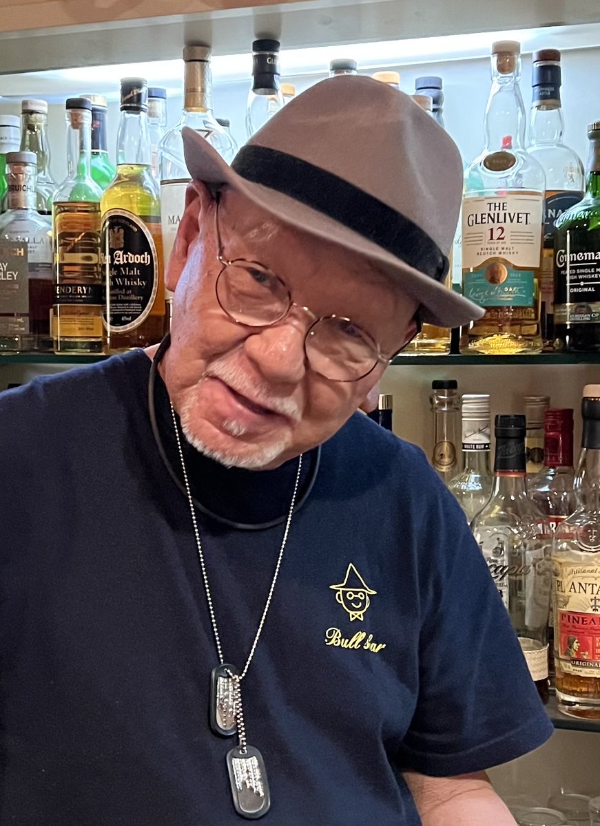 B's Bar name F tweet media