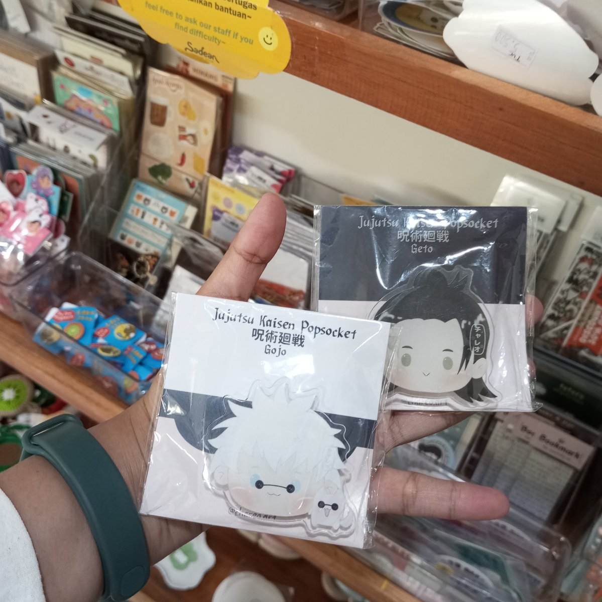 Dialupanama's tweet image. Jastip pop socket! 

Ada jjk, haikyuu kny sama ghibli. Ada keychainnya jugaa. Kalo mau ditunggu sampe jam4