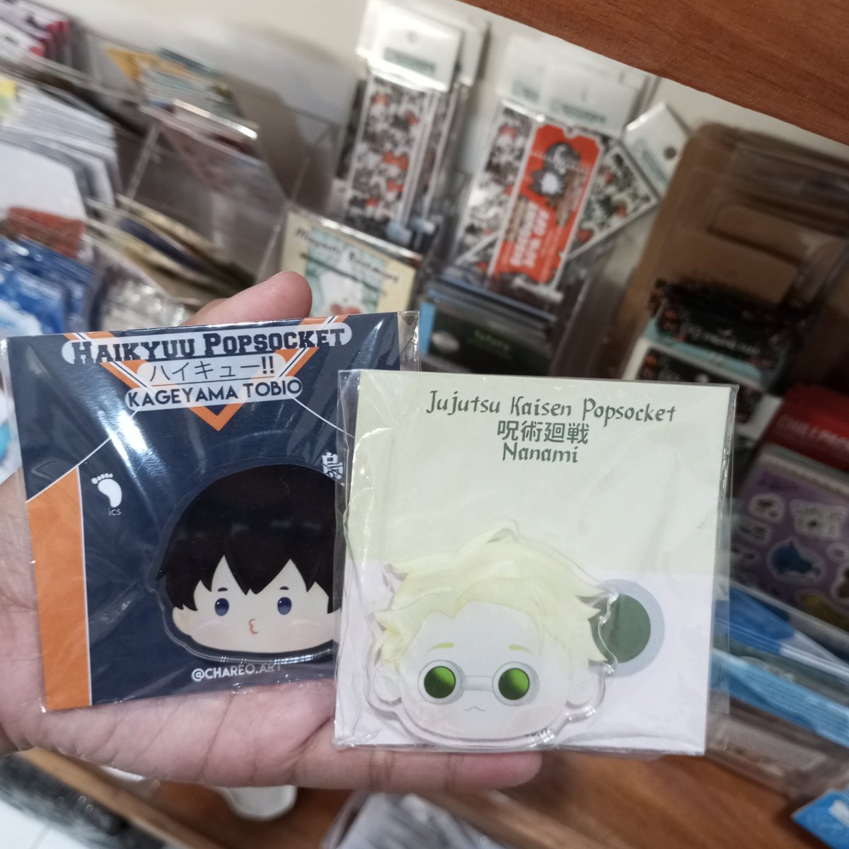 Dialupanama's tweet image. Jastip pop socket! 

Ada jjk, haikyuu kny sama ghibli. Ada keychainnya jugaa. Kalo mau ditunggu sampe jam4