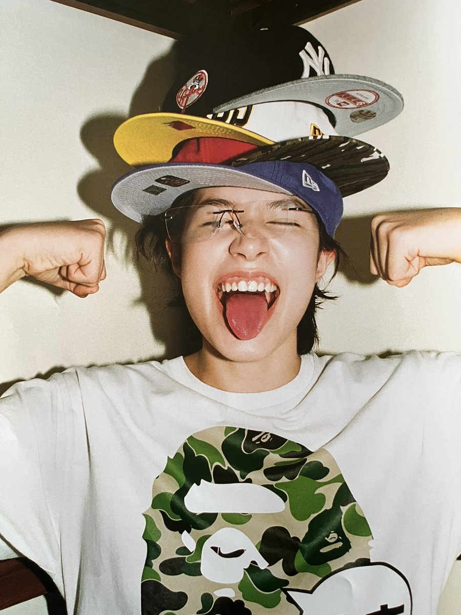 _eusoni's tweet image. 롱샷 앨범 매거진 버전 최고에요,  굳이 애쓰지 않아도 어떤 과거의 향수를 자극하는 구성