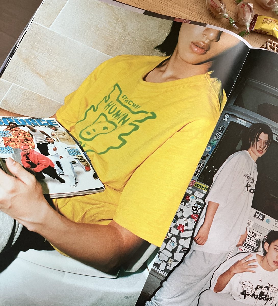 _eusoni's tweet image. 롱샷 앨범 매거진 버전 최고에요,  굳이 애쓰지 않아도 어떤 과거의 향수를 자극하는 구성