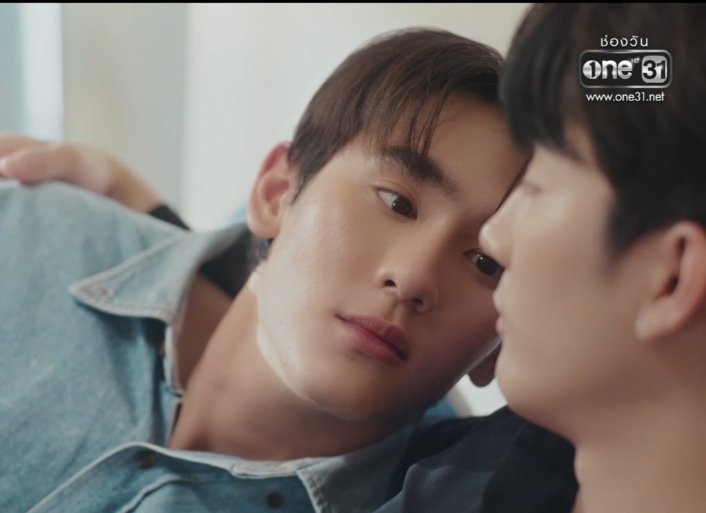 Meteor_Kkkie's tweet image. ชอบซีนนี้มากเลย ตอนแทนคุณถามบทเพลงว่าอยากกินอะไร แล้วบทเพลงตอบว่าอยากกินคะน้าหมูกรอบ แล้วแทนคุณบอกว่าดีใจที่เห็นบทเพลงกินผัก  

นั่นน่าจะเป็นเพราะว่าได้บทเพลงคนเดิมกลับมาแล้ว คนที่ชอบกินผัก คนที่ชอบแทนคุณ 🥹💕

FORCEBOOK MOS EP6
#MelodyOfSecretsEP6