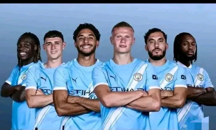 mrzken11's tweet photo. No way they think they can defend this attack with Leny Yoro, Heaven and the Argentine 5.6 😭😭😭😭

Pray for Man U 😂 https://t.co/kEwozi8SkS