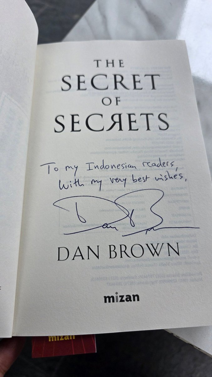 Kini ada alasan ga pegang HP..lanjut baca novel keren ini..karya Dan Brown terbaru..makasih <a href="/PenerbitMizan/">Penerbit Mizan Pustaka</a>