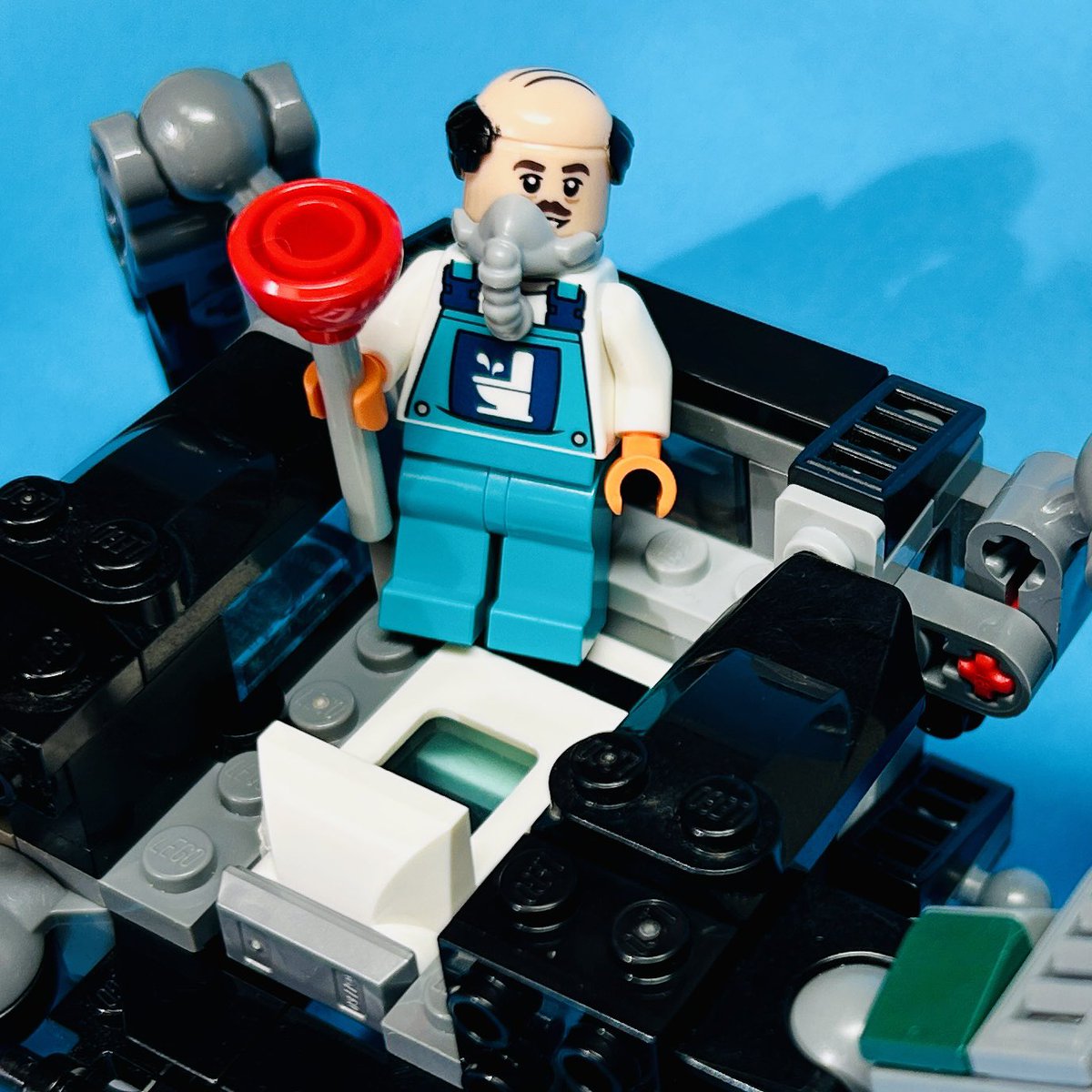 akira_kawamatax's tweet image. #4脚レゴロボコンテスト #LEGO 
御便器研究所から参加させていただきます。
機体名は、4脚型汎用決戦便器【便研OJS_4L1.0】です。OJSはOld Japanese Style（和式便器）の略。