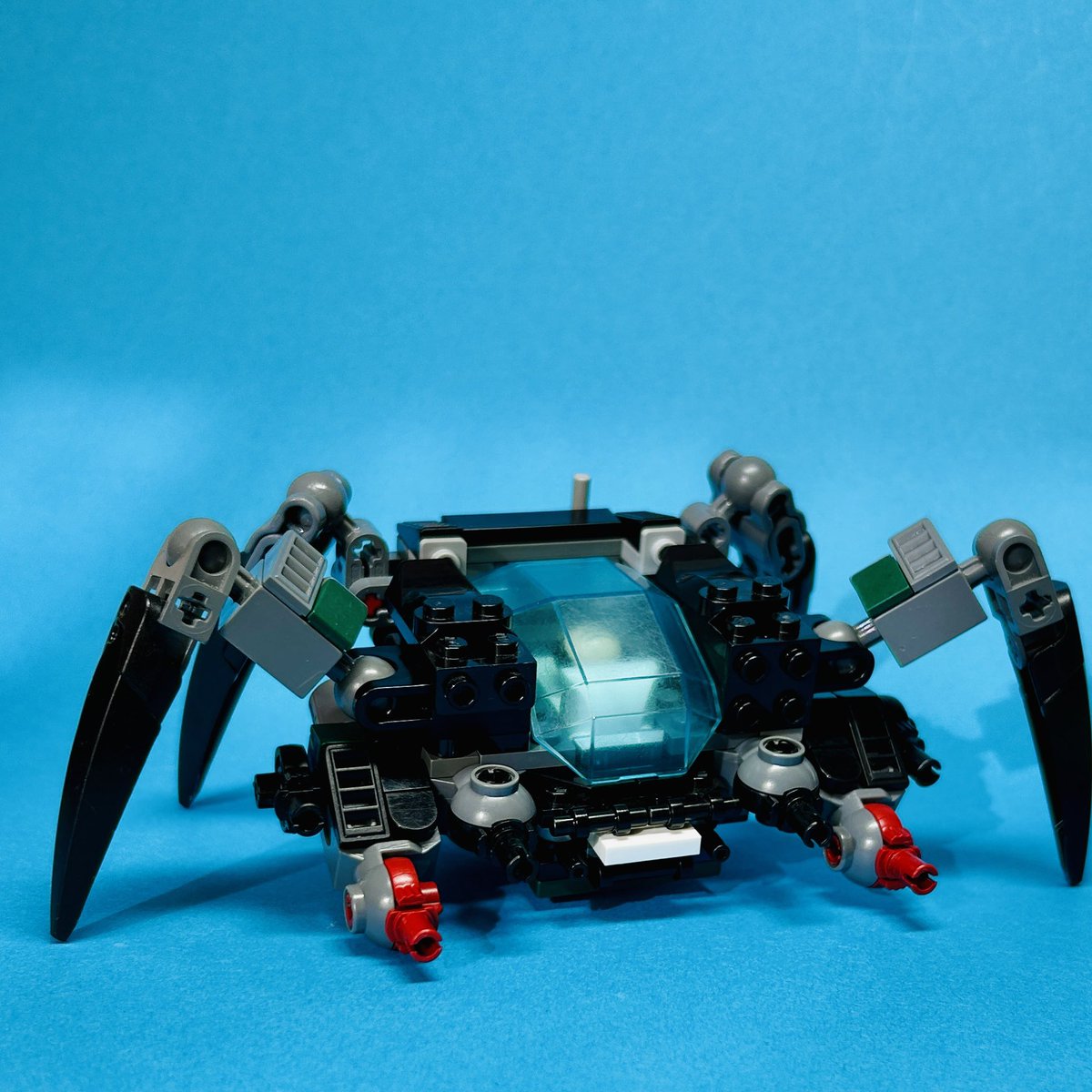 akira_kawamatax's tweet image. #4脚レゴロボコンテスト #LEGO 
御便器研究所から参加させていただきます。
機体名は、4脚型汎用決戦便器【便研OJS_4L1.0】です。OJSはOld Japanese Style（和式便器）の略。