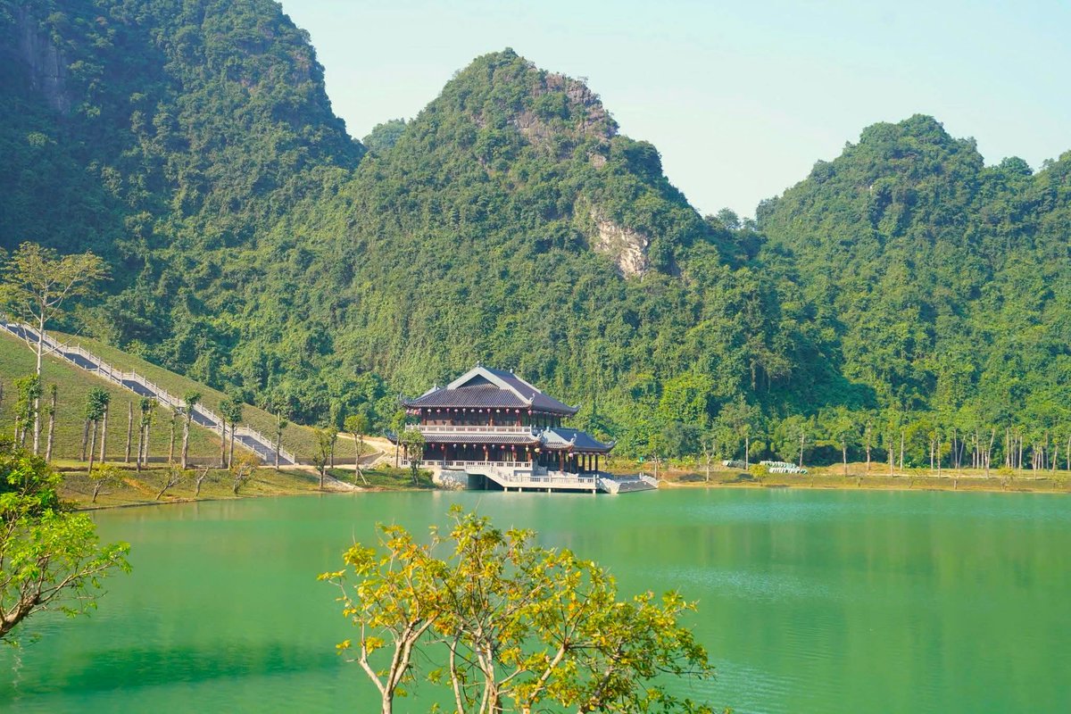 BinNguyen199x's tweet photo. The natural beauty of Vietnam !
Thung Ui - a super hot new tourist destination in Ninh Binh!
#TrangAn
Thung Ui - điểm du lịch mới siêu hot tại Ninh Bình https://t.co/6mRsefNCo9