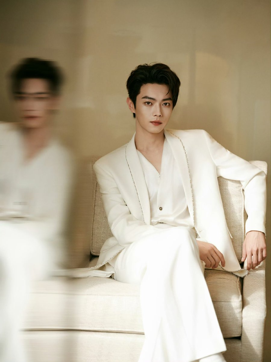 Xu Kai Studio Weibo (2/4) 1.17.26 he is so stunning!! i'm so happy