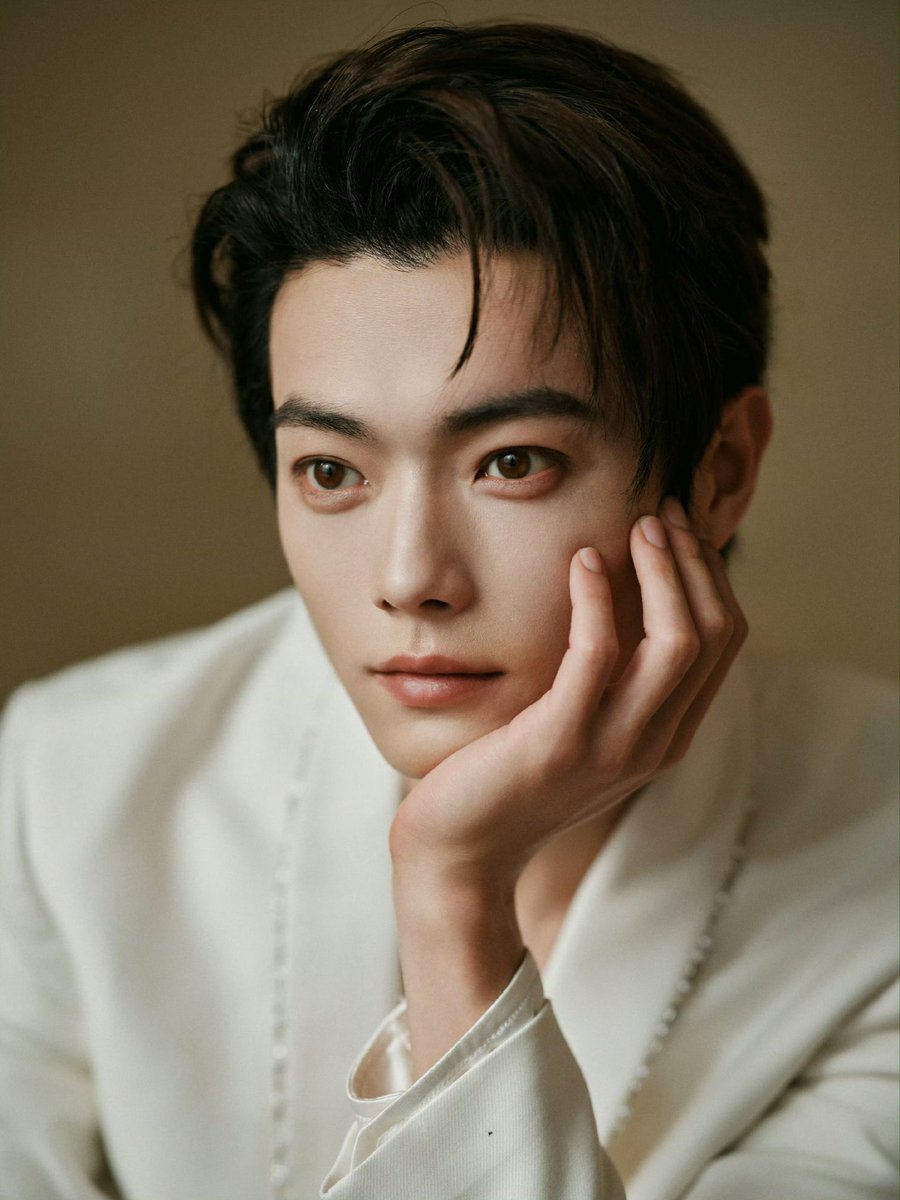 Xu Kai Studio Weibo (2/4) 1.17.26 he is so stunning!! i'm so happy