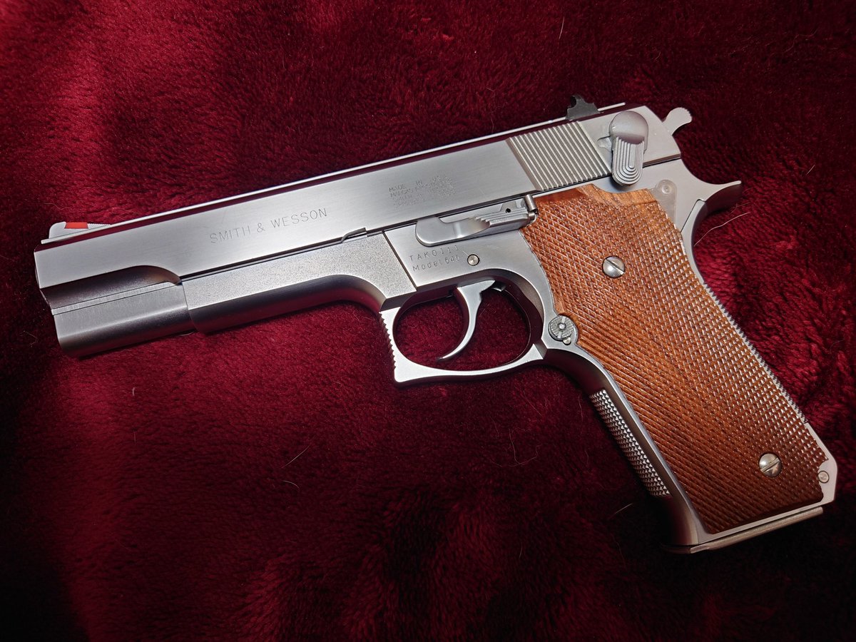 M645。 流石はMGCの製品。 ガスガンにブローバックという概念が