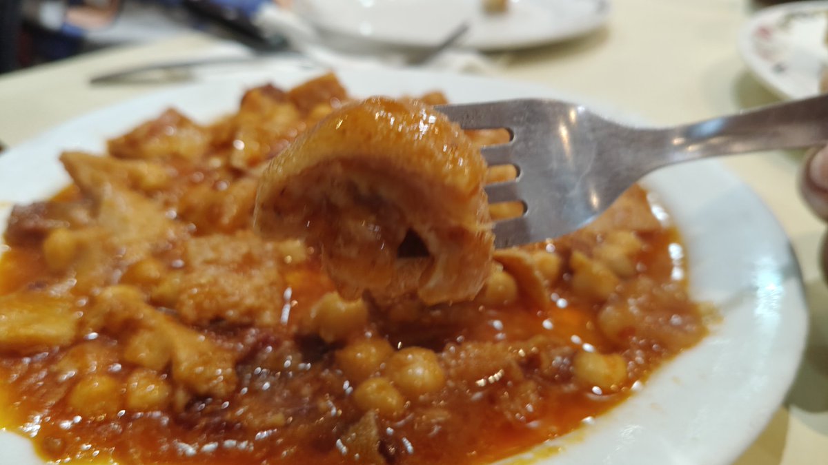decuina's tweet photo. Crónica: el #BarCharly del Guinardó, sus albóndigas, sus riñones al ajillo y sus callos que pican. El cariño en la cocina y unos parroquianos de impresión.
▶️▶️▶️
https://t.co/fWOfJQbv9f https://t.co/jUpHql099n