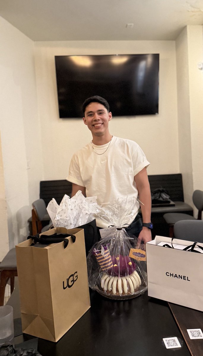 uzuchane's tweet image. Mi primer cuarto de siglo ❤️