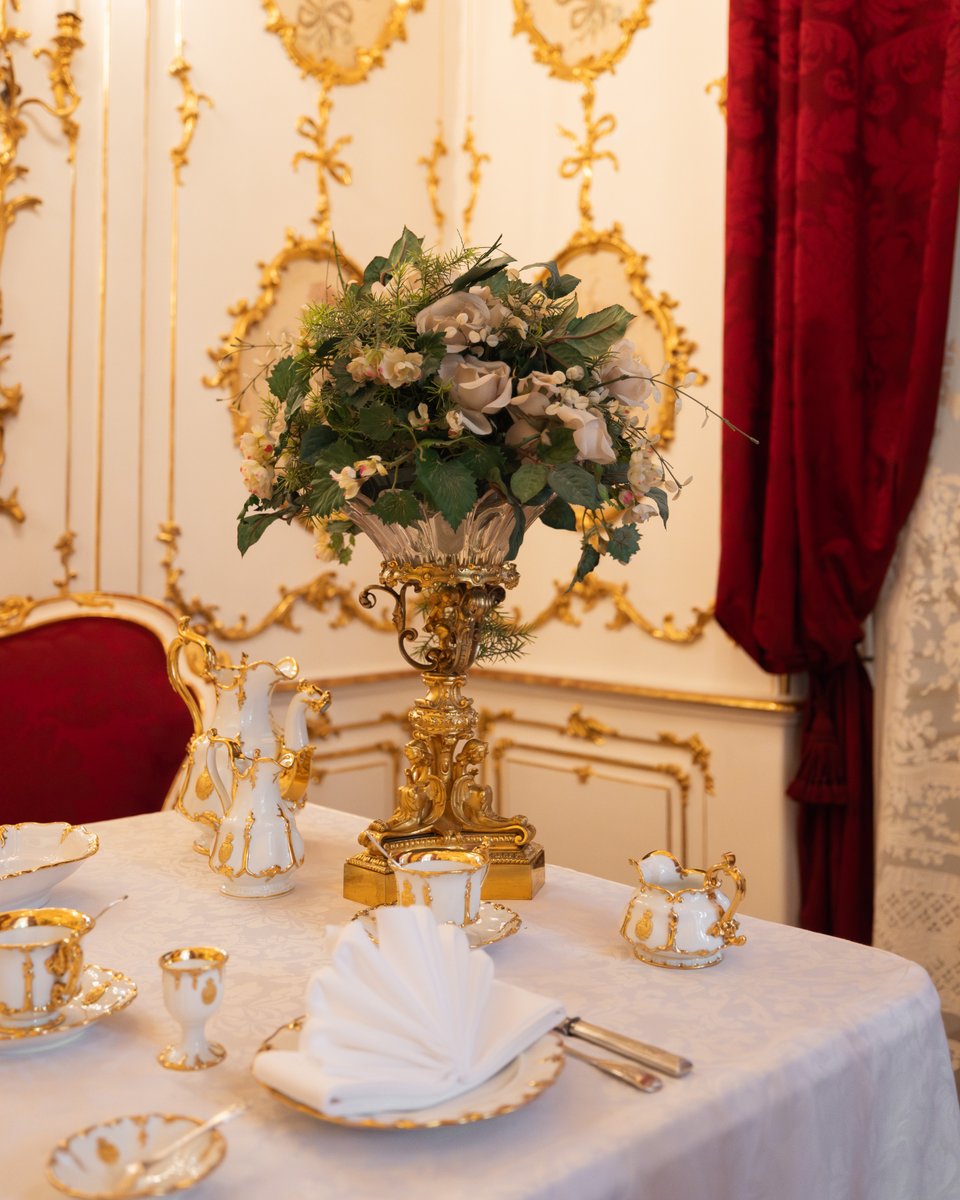 schonbrunn's tweet image. Ready for the weekend? Step into #Breakfast Cabinet 🥐☕

Imagine beginning your weekend in a charming corner of #Schönbrunn #Palace, where every detail tells a story. It’s easy to imagine a relaxed weekend morning, surrounded by beauty and history.

📷 ©  SKB