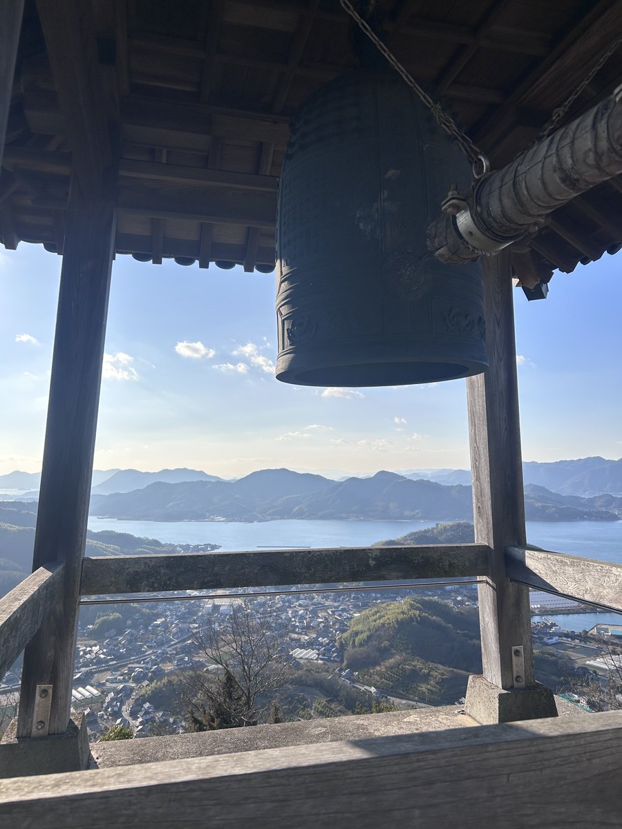 そういや初めて白滝山のぼったよ〜
すっごい絶景で､何で今までのぼらんかったんや！と後悔…
瀬戸内海も因島大橋も相変わらず綺麗やったし､やっぱ鐘があったら撞くよね