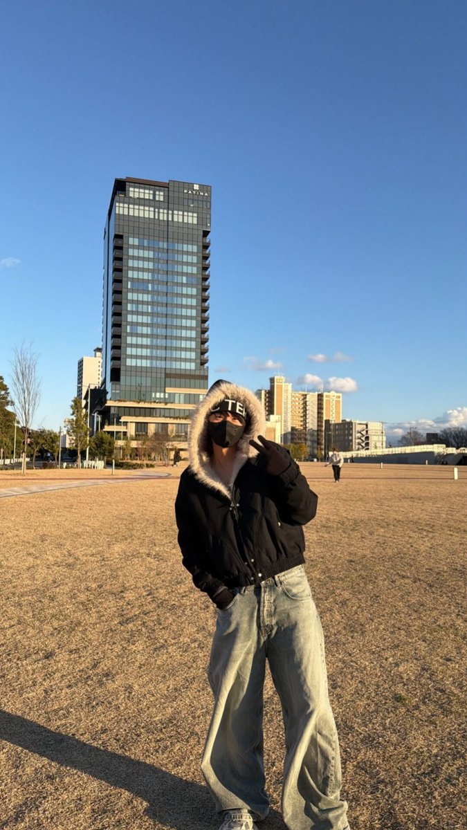 ในที่สุดพี่ฮิโระก็ลงรูปพี่เรียวตะในสตอรี่ให้ดูแล้ว ได้เห็นความน่ารักและตาสระของพี่เรียวตะสักที นี้คือรูปพี่เรียวตะที่เห็นเต็มๆของปีนี้เลย แต่งตัวเท่แค่ไหนยังมองเป็นพี่เรียวตะที่น่ารักเสมอเลย 🐱🥰

#HiroakiRyota