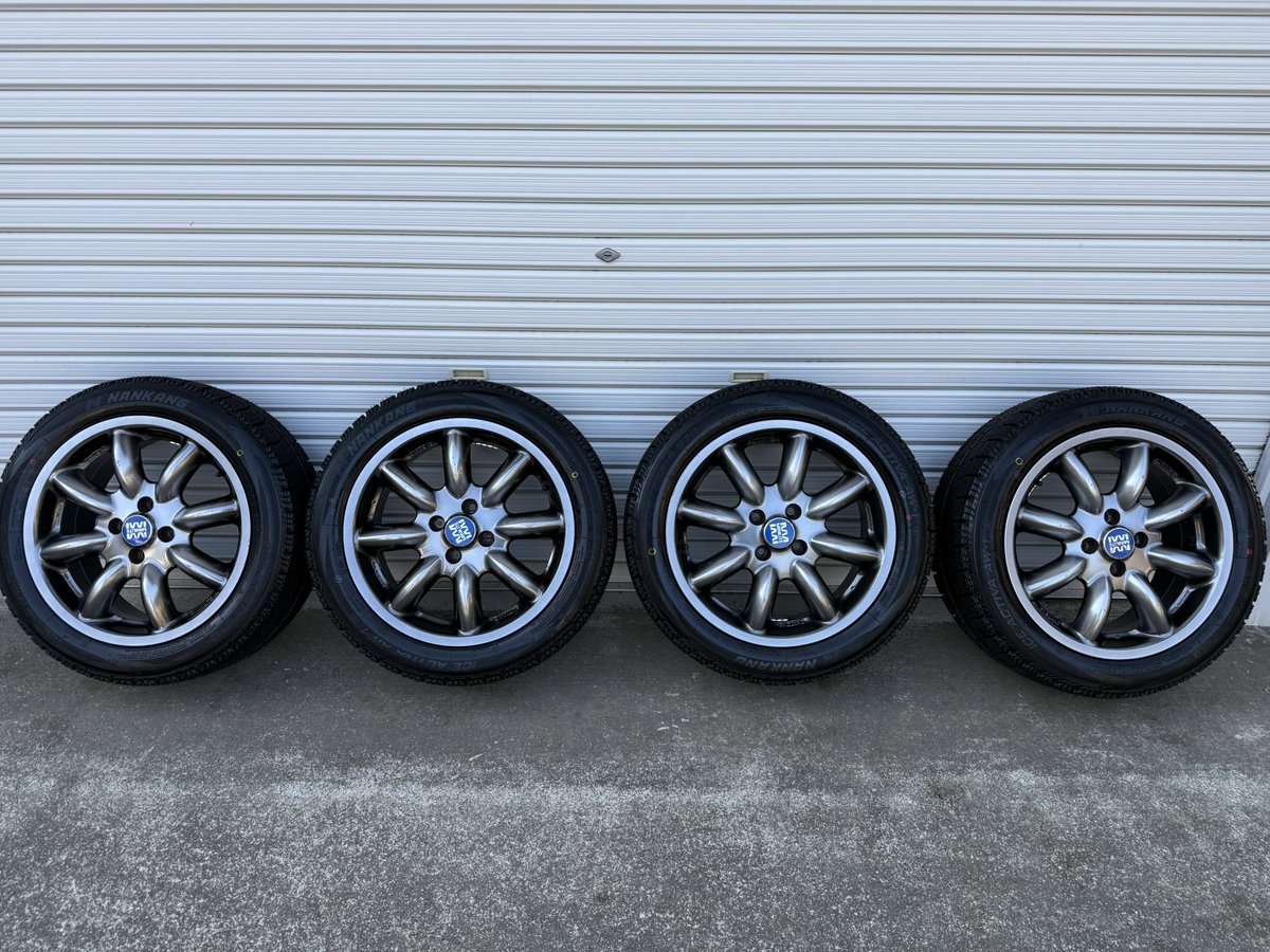 rainbow_ibrk's tweet photo. 【やってしまいました💦】
R50に新品スタッドレスを履かせようと中古のミニライトを落札。
組込みを終え軽く洗ってピカピカにし、いざ装着〜の段階で問題が‼️
R50のホイールボルトはM14。Z4はM12だったので嫌な胸騒ぎがしてボルトをホイールの穴に差し込んでみたところ…

なんと💦通りませんでした😱 https://t.co/ANPxBN0uvV