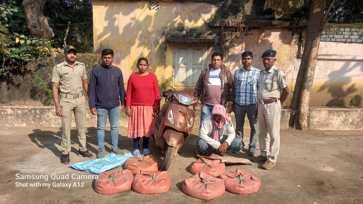 excisecomm's tweet image. 2. A TVS Jupiter scooty was seized and 1 person arrested while transporting 120 litres of ID liquor near Athgarh.
Strict enforcement continues to curb illegal liquor trade.
@CMO_Odisha @PrithivirajBJP @exciseodisha
#ZeroTolerance #FlyingSquad #ExciseEnforcement #ExciseDepartment