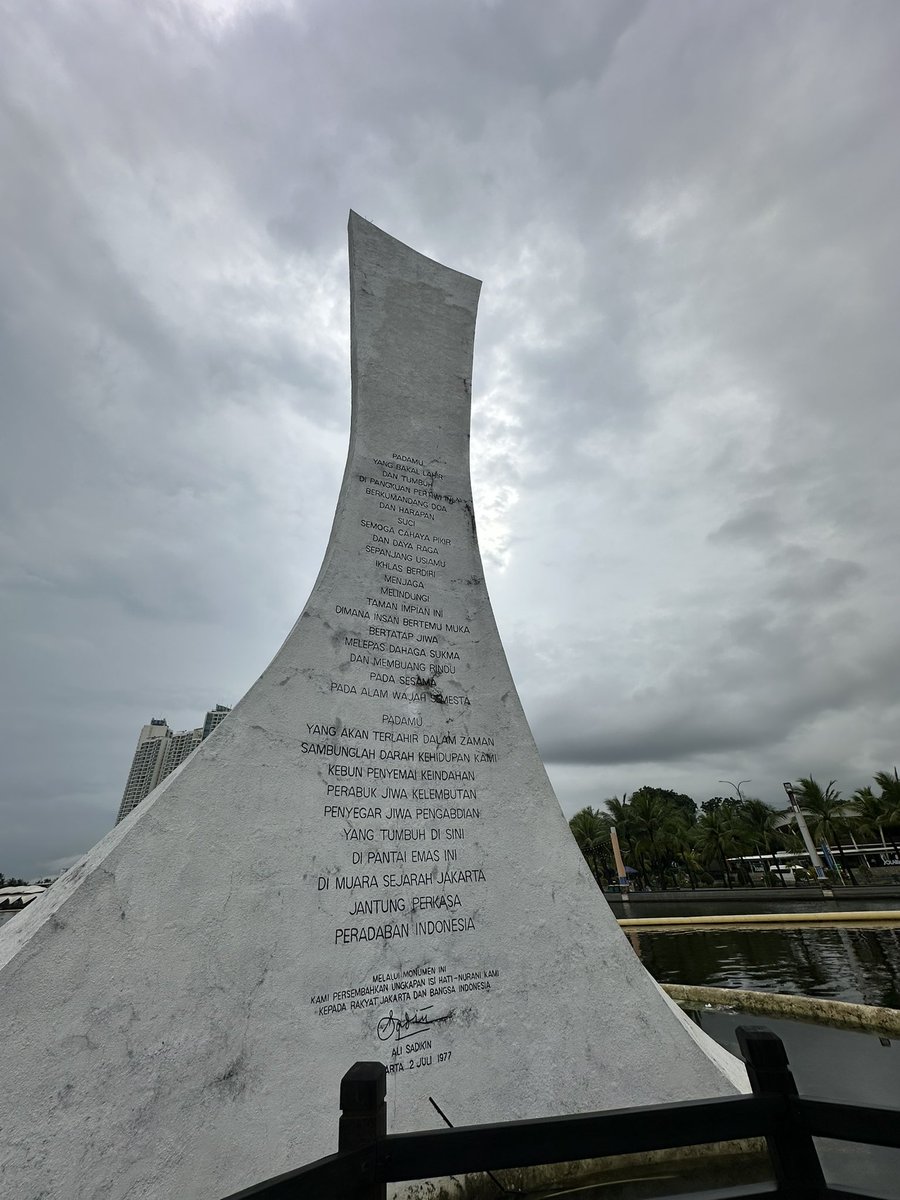 Hampir 50th jadi anak Jakarta, baru sekali ini sedekat ini sama monumen ini..