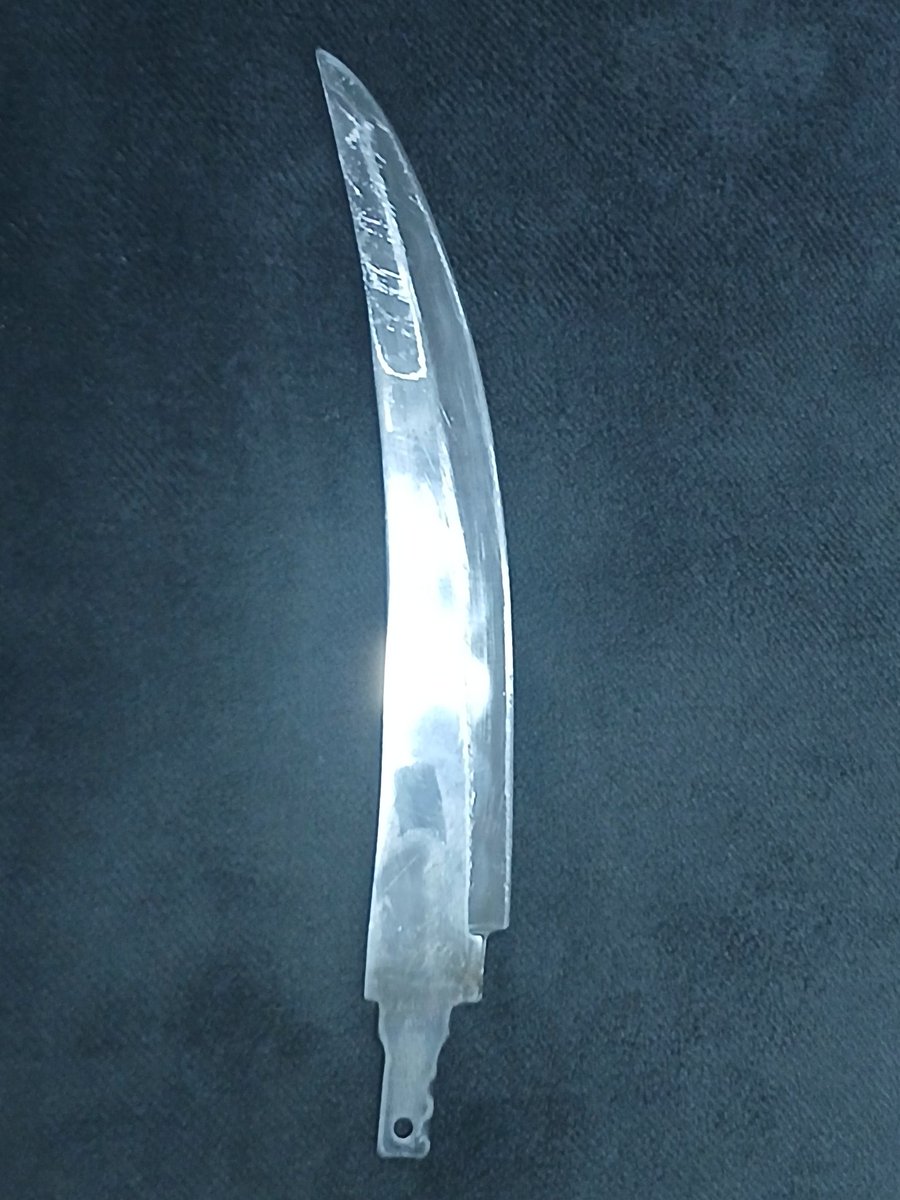 CrowRed40713's tweet photo. About the rescue knife: I've managed to remove all the rust and sharpen it to a point where I feel somewhat proud. I know it's a good edge because, thanks to my clumsiness, I've already cut myself lol. In one of the photos, you can see the strange kind of hamon it has https://t.co/iCiYXZg6mj