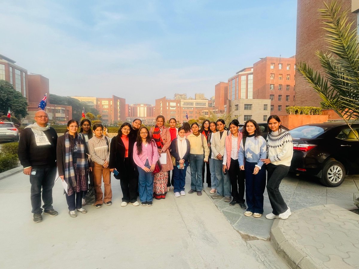 BNC__DU's tweet photo. 🔬Exploring the world of advanced chemistry!
UG students from Bhagini Nivedita College visited the Amity Institute of Click Chemistry, Amity University under the Beyond Classroom: One Day Instrumental Exposure Program.
#BeyondClassroom #ChemistryEducation #BhaginiNiveditaCollege https://t.co/RLhMvIQeIq