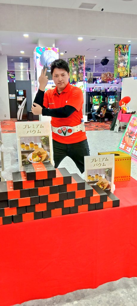 warausentai's tweet image. 本日は
ZENT御幸　様にて
🔴🔵参上❗️❗️❗️

ホールで変身するって
業界初じゃない？😁😁😁

めちゃくちゃ喜ばれてた🤩

「ありがトォー」
って言いながら手渡してたら
変身ポーズする人も居て
ホッコリする日でした。