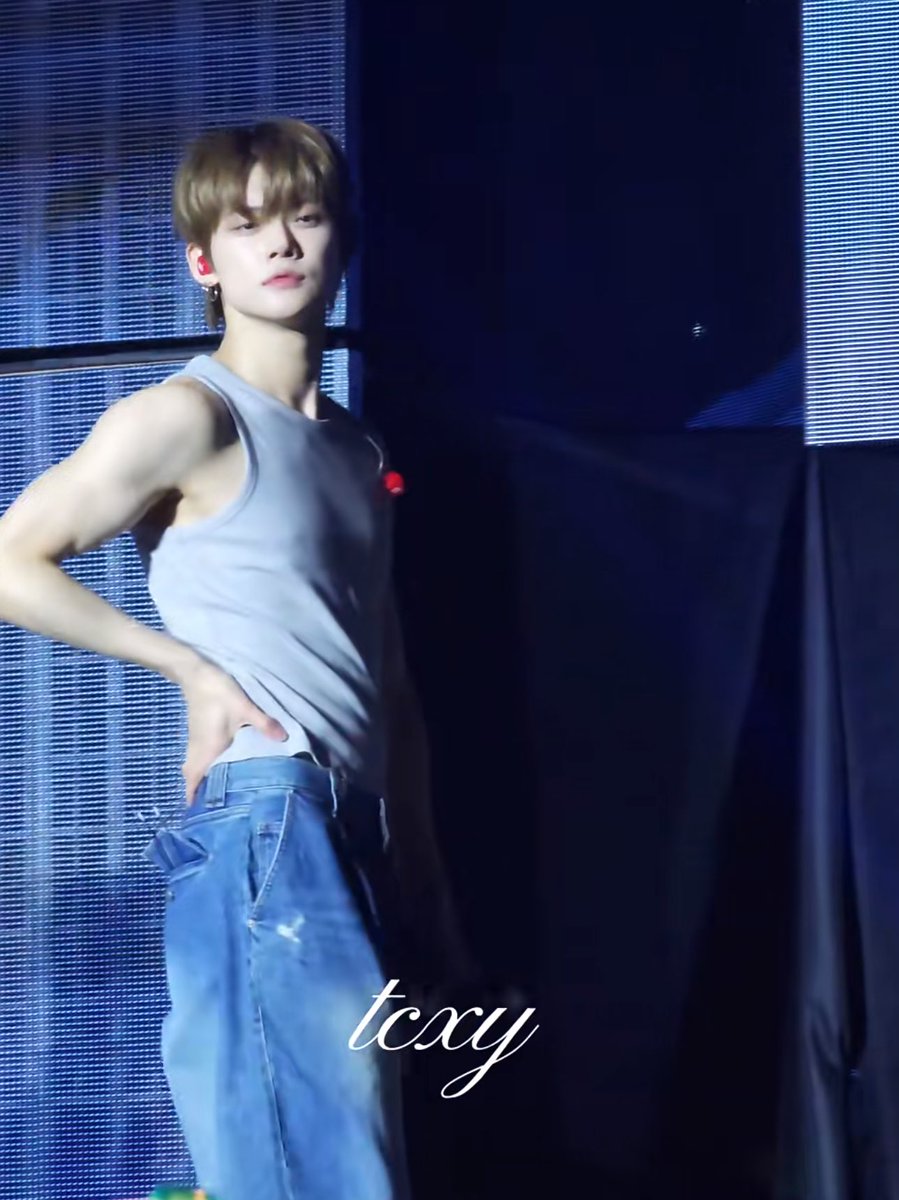 yeonbinchive's tweet image. soundcheck fits today!