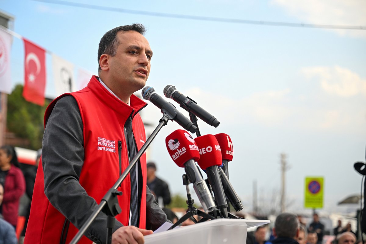 demokratgundem's tweet image. Bornova'da etin en ucuz adresi açıldı
Kent Kasap! 🥩 🧿

Bornava Belediye Başkanı @omereskichp : 

"Yoksulun sofrasını kimseye teslim etmeyeceğiz!"

✅ Piyasanın yüzde 40 altına satış
✅ Kızılay Mahallesi'nde hizmette
 ✅ Sosyal belediyecilikle halkın yanındayız

👇 DETAYLAR…