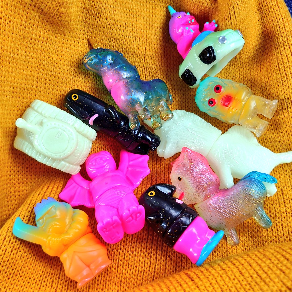 mumekata's tweet photo. ランペイジ福袋を受け取りに秋葉原に寄り道。おぉインナーパーツ入りのBat-Xだ…ガチャも塗装個体多めでありがたい。これ偏りが無いように塗装:未塗装の比率考えて入れてるっぽいな。
#oneuptoy
#rampagetoys https://t.co/f6zZR6CVmX