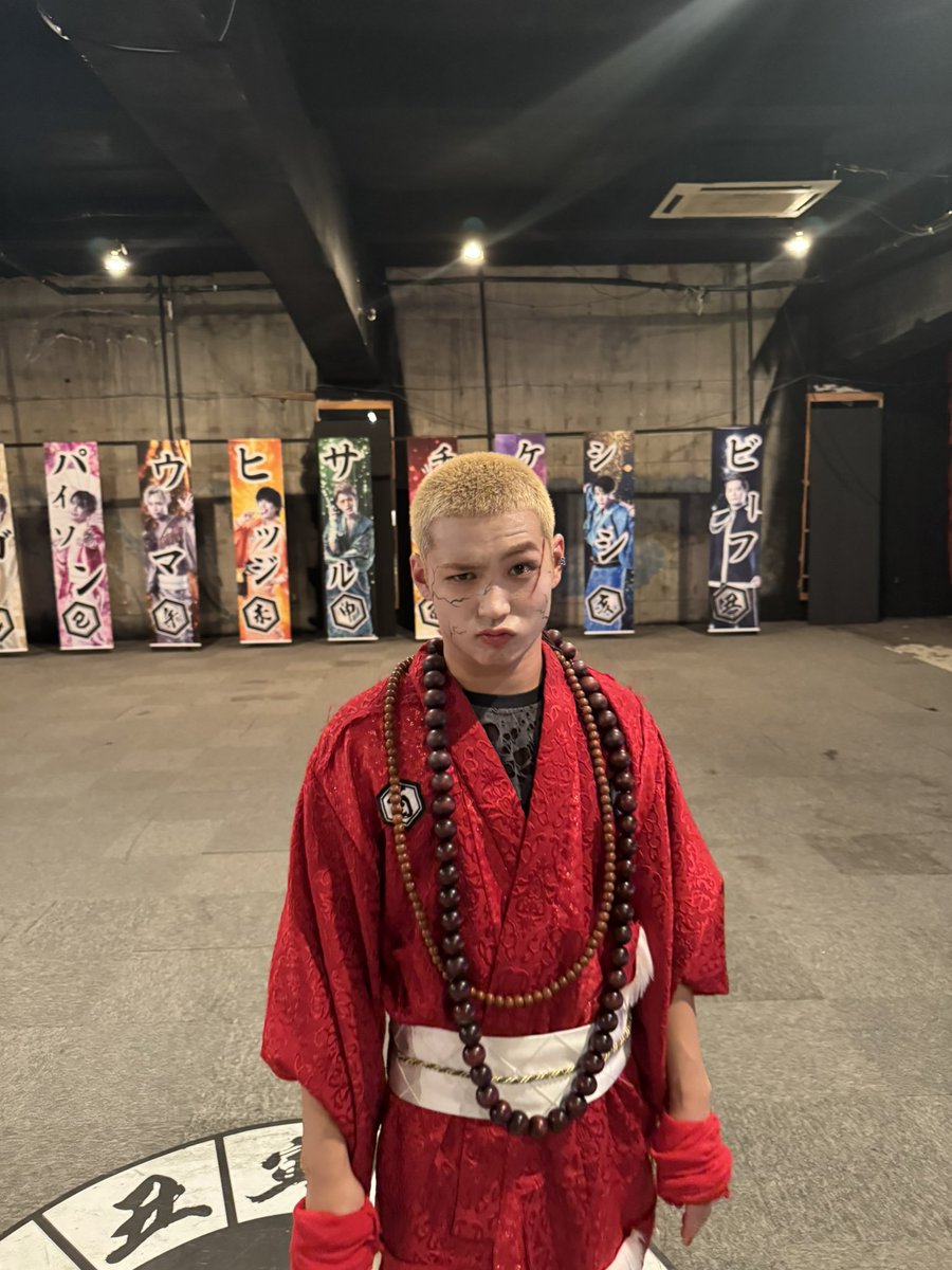 tjbb_'s tweet image. 【#オフジェット📸】

今夜放送の第二話「万引き篇」で
活躍するチキンさんです🐓
@Hinata_sslux4 

もう1人の担任役は誰か予想しながら
放送を楽しみにお待ちくださ💫

『#DARK13 踊るゾンビ学校』🧟🏫
-万引き篇- 

今夜26:30〜放送スタート✨

—————
📺テレビ朝日
毎週土曜26:30〜
⁡
📺ABCテレビ