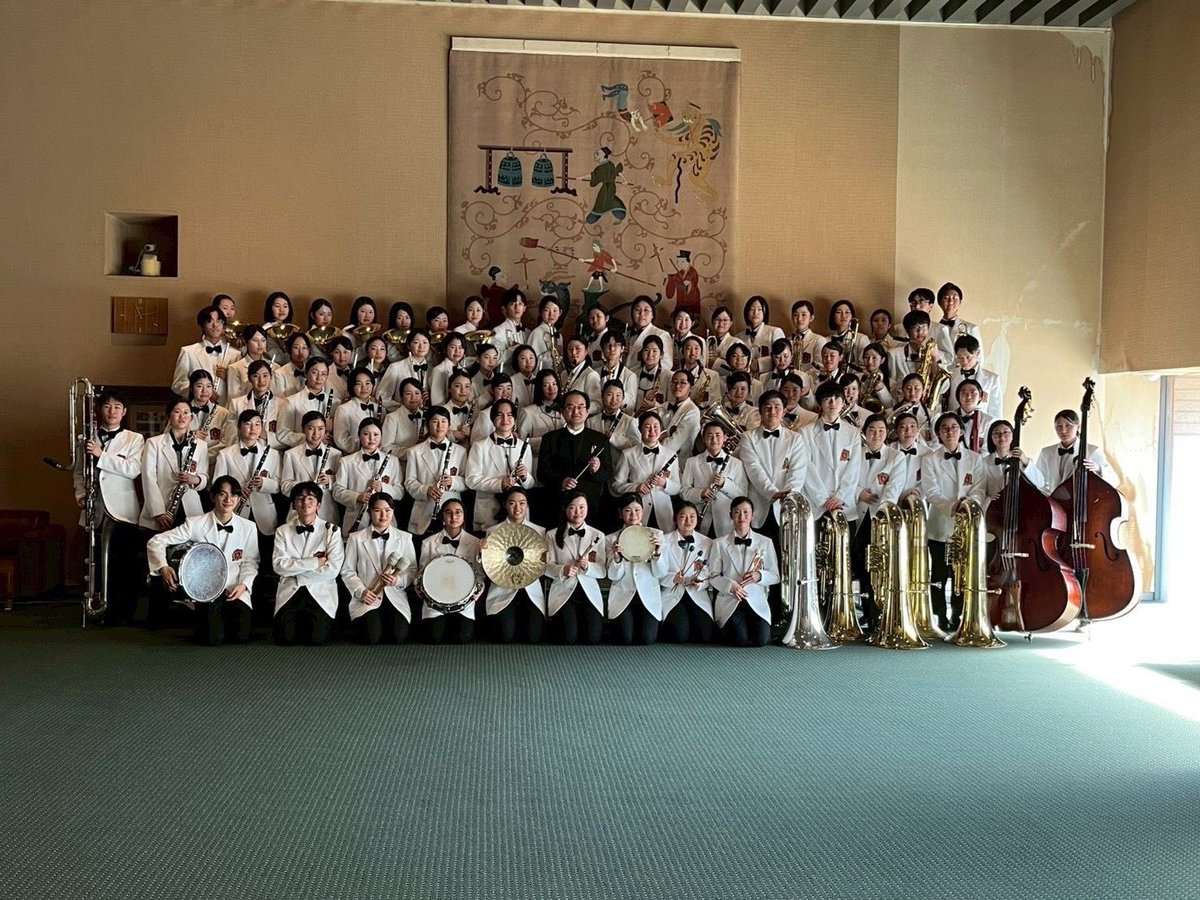 昨日、さいたま市文化センターで行われました第5回冬季演奏会にて、金賞をいただきました。
このような賞をいただけたのはご指導してくださったた先生方や、私たちの活動をサポートをしてくださった方々のおかげです。
応援してくださり本当にありがとうございました。