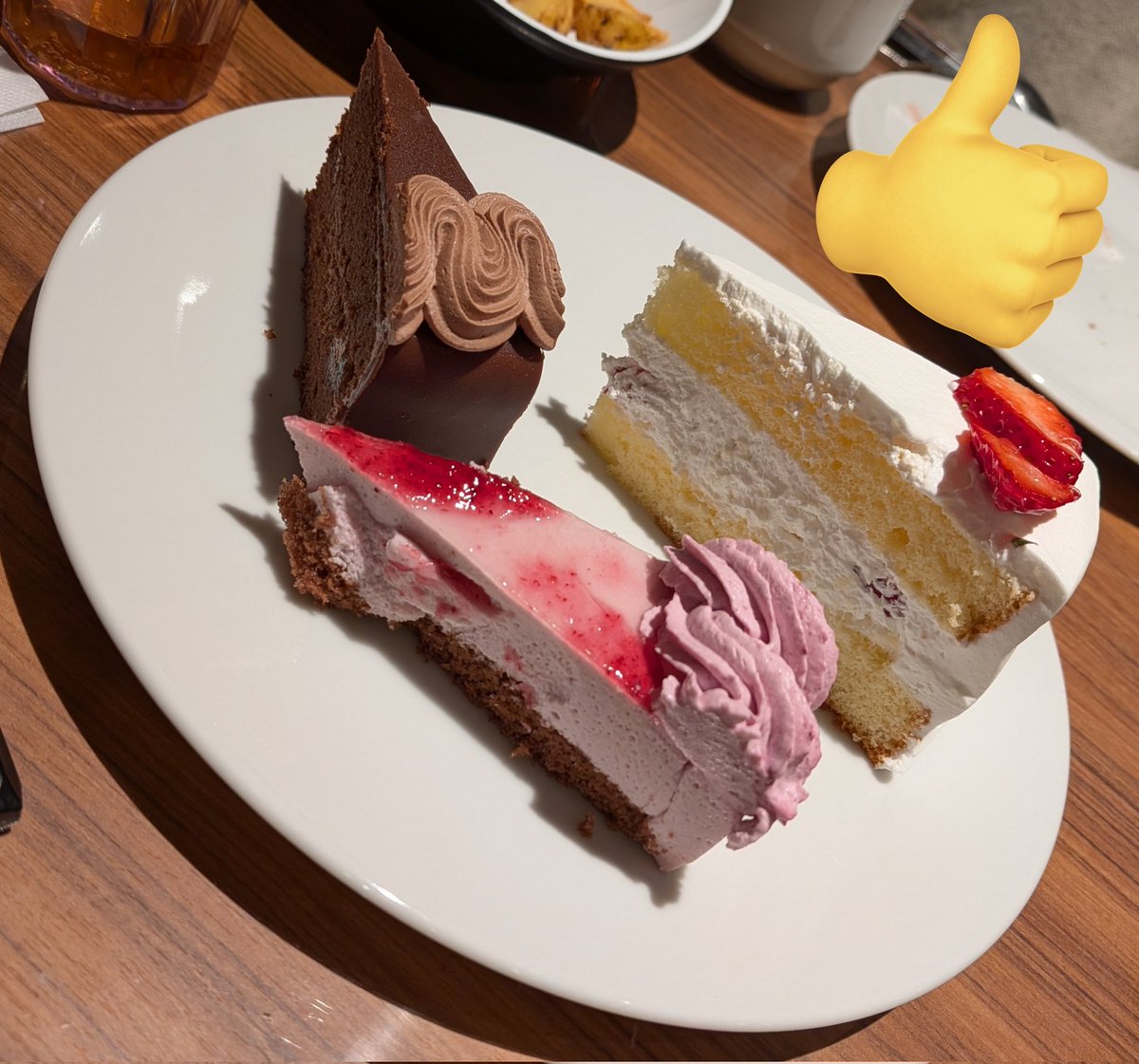 _totsuka818's tweet photo. 2度目の来店！
推しの柄のは来なかったけどめちゃ美味しかった😋😋
ランチョンマット全種類揃ったし良き良き✨ https://t.co/LKYZhauSRr