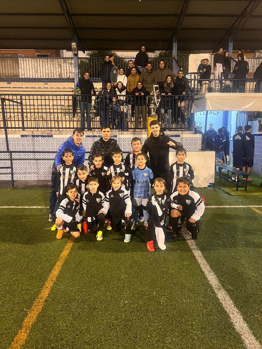 𝐶𝐴𝑁𝑇𝐸𝑅𝐴 📣 𝗘𝗟 𝗣𝗥𝗘𝗕𝗘𝗡𝗝𝗔𝗠𝗜𝗡 𝗦𝗨𝗠𝗔 𝟯 𝗣𝗨𝗡𝗧𝗢𝗦 𝗧𝗥𝗔𝗦 𝗗𝗘𝗥𝗥𝗢𝗧𝗔𝗥 𝗣𝗢𝗥 𝗟𝗔 𝗠𝗜𝗡𝗜𝗠𝗔 𝗔 𝗗𝗢𝗠𝗜𝗖𝗜𝗟𝗜𝗢 𝗔𝗟 𝗟𝗜𝗗𝗘𝗥, 𝗘𝗟 𝗖𝗔𝗦𝗧𝗜𝗟𝗟𝗘𝗝𝗔 𝗖𝗙. ¡𝗕𝗨𝗘𝗡 𝗧𝗥𝗔𝗕𝗔𝗝𝗢! 👏🏽 

#IlusiónBlanquiNegra