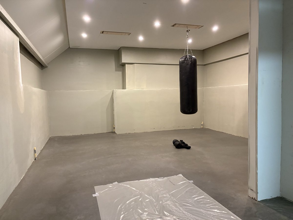 Sportruimte kelder - update 

Nieuwe vloer zit er in. Laatste afwerk klusjes nog 

#renovatie