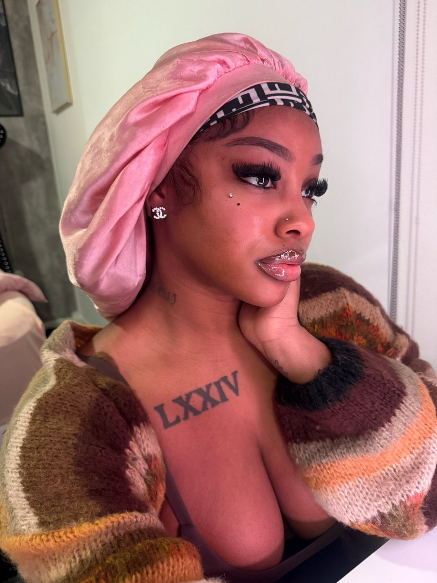 Dabombbestmari's tweet photo. My face card so nastyyy https://t.co/rhPoBmZNWE